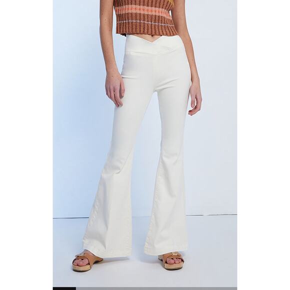 FREE PEOPLE Venice Beach Jeans Elastic Waist Flare Leg Worn White Size 32 NWT - Picture 1 of 12